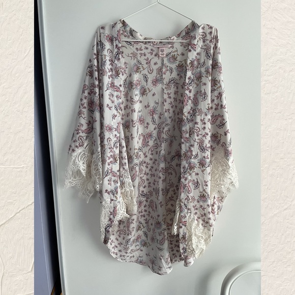 Victoria's secret lace robe - Picture 1 of 3